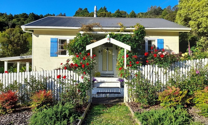 Karangahake Cottage | 3 bed country cottage