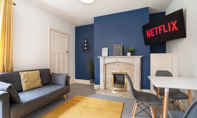 Newcastle-upon-Tyne Apartment | 3 Bed Flat-Close to City Centre