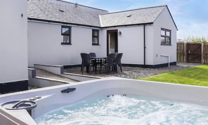 Llangefni Cottage | 3 bedroom accommodation in Rhostrehwfa Nr Llangefni