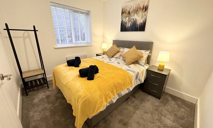 Stafford House | 3 Bed House | Business or Leisure | Free Parking