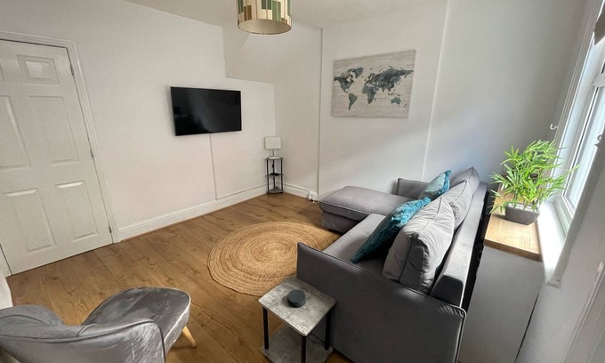 Salisbury House | 3-Bed House near Salisbury Cathedral & Attractions