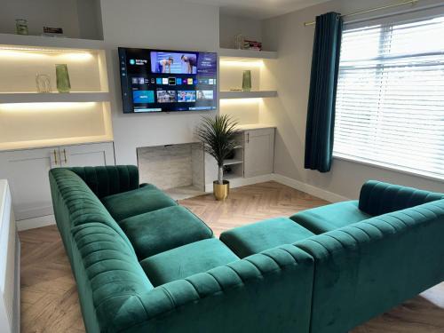 Walsall House | 3-Bed House Sleeps 5 Free Parking