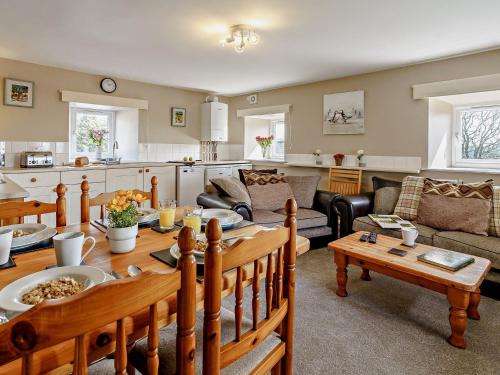 Cosheston House | 3 Bed in Cosheston 90731