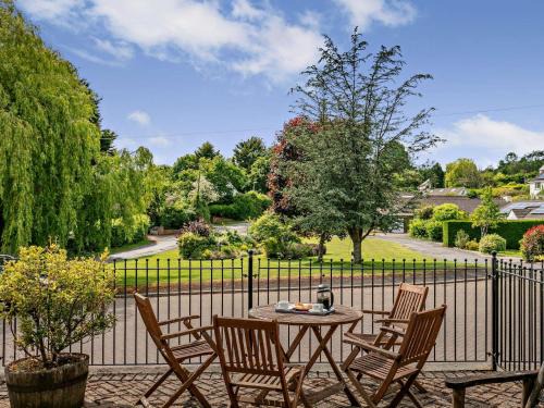Broadwoodkelly House | 3 Bed in Crediton FRIAR