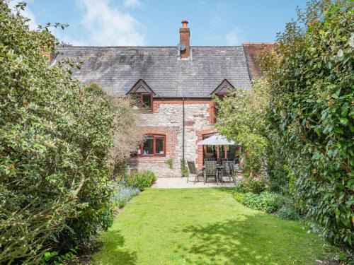 Winfrith Newburgh House | 3 Bed in Winfrith Newburgh DC108