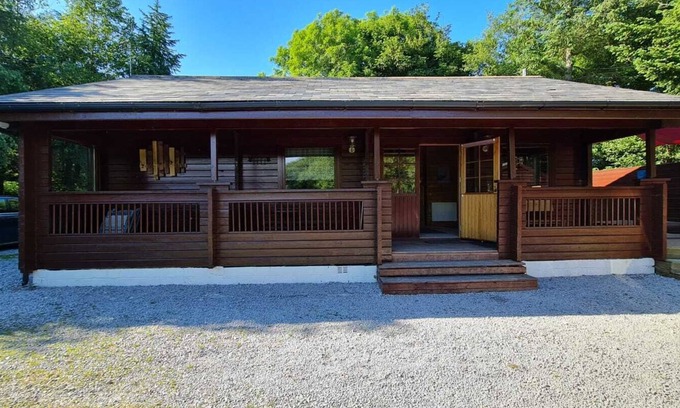 Fourstones Near Bentham Cabin | 3-Bed Lodge - Sleeps 7 - Hot Tub - Pet Friendly