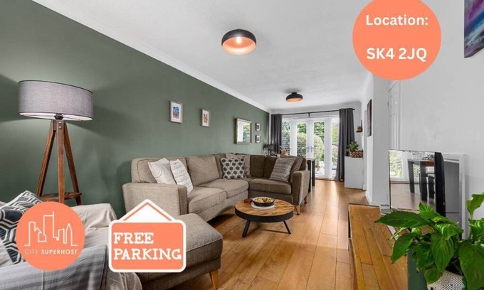 Heaton Norris House | 3 Bed Stockport Home by City SuperHost