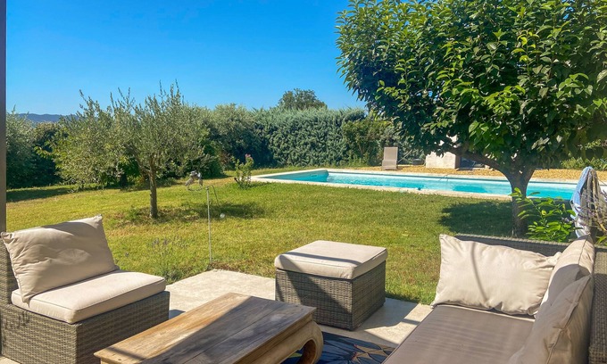 Puyvert House | 3 bed villa near Lourmarin with pool, pétanque court and views of the Luberon