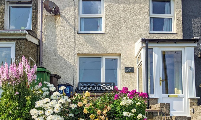 Llanllyfni Cottage | 3 bedroom accommodation in Talysarn near Caernarfon