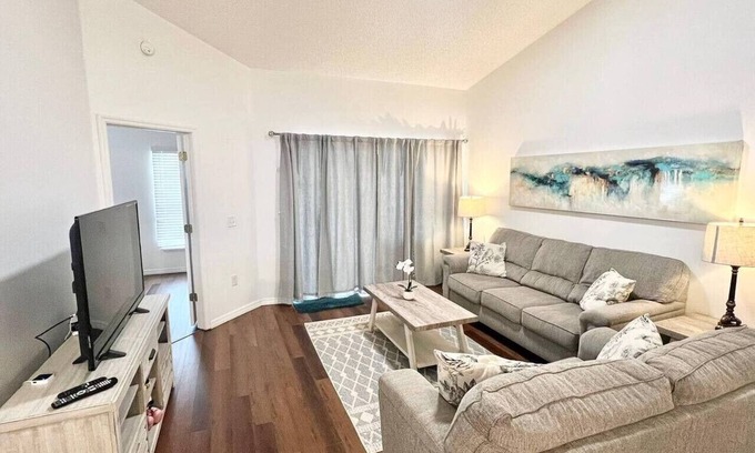 Clear Creek House | 3 Bedroom 2.5 Bathroom Clear Creek 1050
