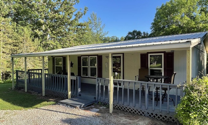 Stoutsville House | 3 Bedroom 2 Bath Cabin nestled in the woods minutes from Mark Twain Lake.