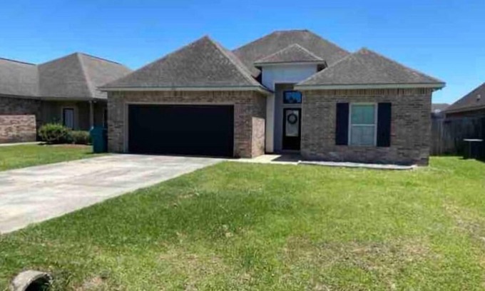 Youngsville House | 3 Bedroom 2 Bath Home, Clean Quiet Neighborhood