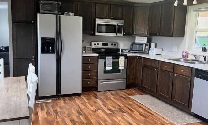 McFarlan House | 3 bedroom 2 bath in Shawnee near Garden of the Gods, Ohio River Scenic Byway