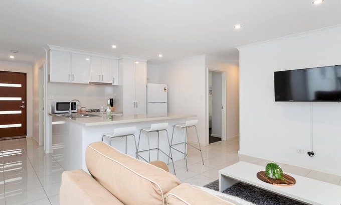 Munster House | 3-Bedroom, 2-Bathroom Family Home in Lake Coogee