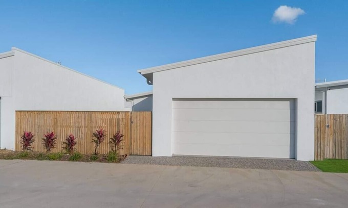 Oonoonba House | 3 bedroom 2 bathroom in Oonoomba