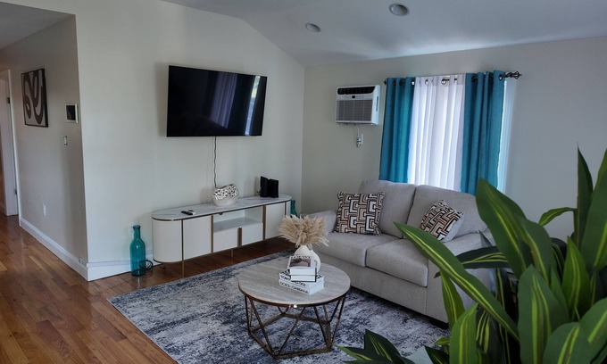 Rochdale Apartment | 3-bedroom 2BR apartment in fabulous Queens CLOSE TO JFK