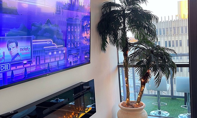 North Buckhead Apartment | 3-bedroom 3 bath Penthouse in superb Atlanta with fitness room, pool Lennox mall