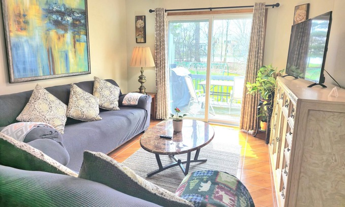 Poland Condo | 3-bedroom, 3-bathroom condo in fantastic Poland with WiFi, AC, fitness room