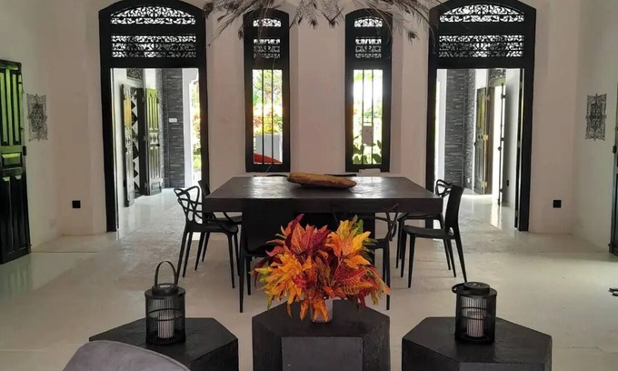 Padinnoruwa Villa | 3 Bedroom 4KS Beds Artists Garden Villa