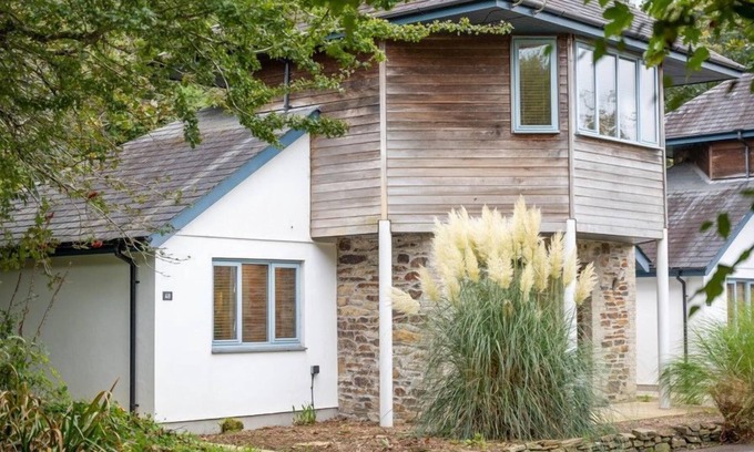 Carnon Downs Cottage | 3 Bedroom 5* cottage with private hot tub