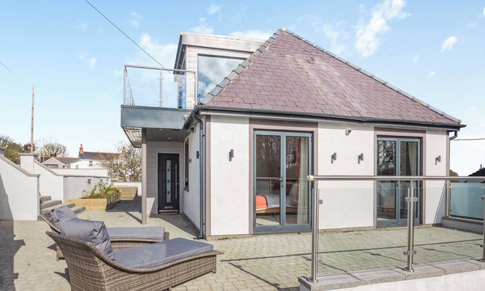 Llandudno Junction Cottage | 3 bedroom accommodation in Bryn Pydew, near Llandudno
