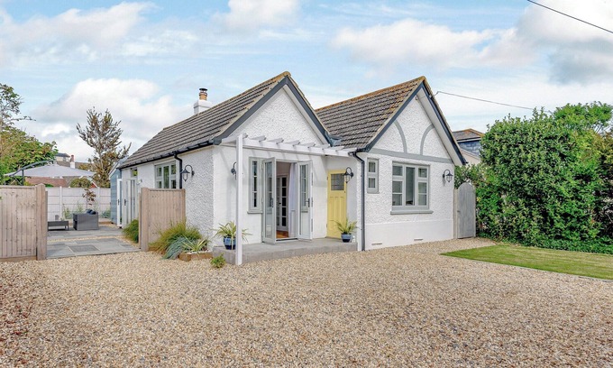 East Wittering Cottage | 3 bedroom accommodation in East Wittering