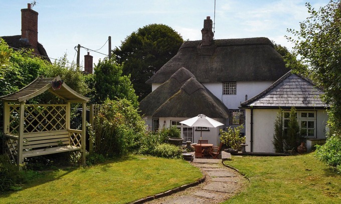 East Woodyates Cottage | 3 bedroom accommodation in Farnham, near Blandford Forum