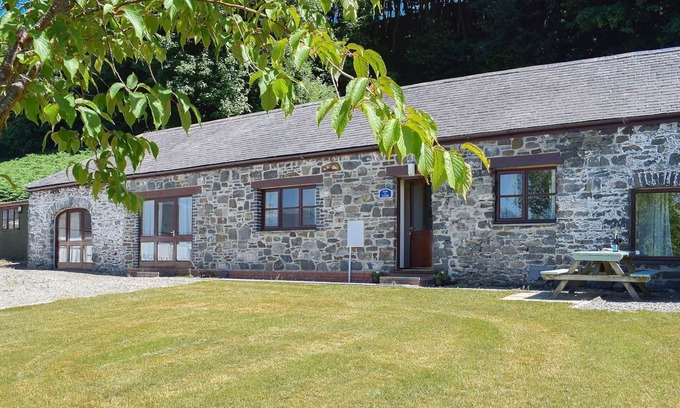 Llansantffraed Cottage | 3 bedroom accommodation in Llanrhystud, near Aberaeron