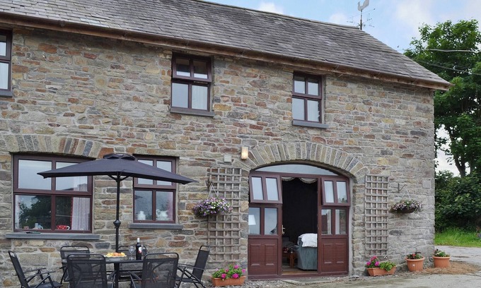 Dihewid Cottage | 3 bedroom accommodation in Near Aberaeron