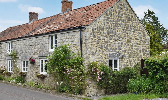 Langport Cottage | 3 bedroom accommodation in High Ham, near Langport