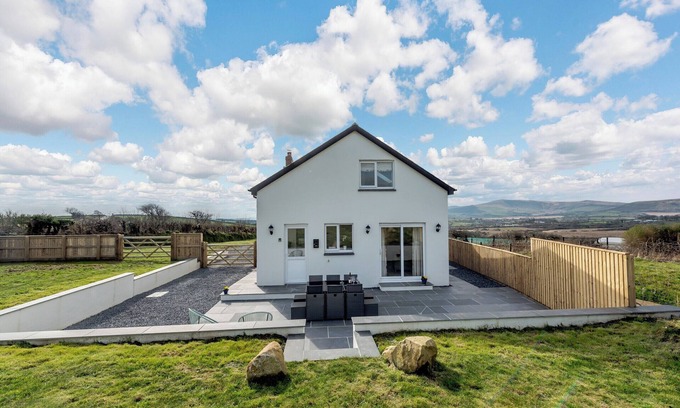 Whitland Cottage | 3 bedroom accommodation in Hebron, near Narberth