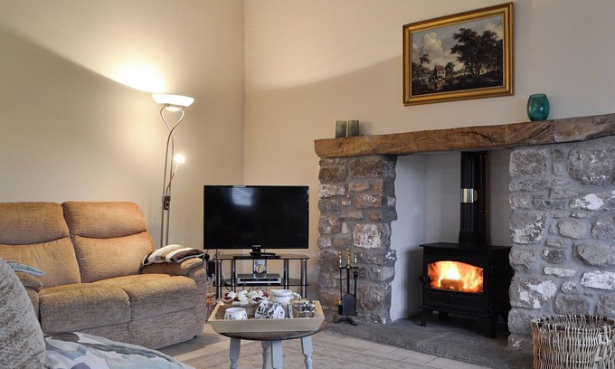 Crynant Cottage | 3 bedroom accommodation in Middleton, near Swansea