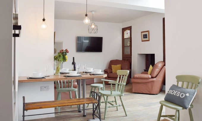 Trimsaran Cottage | 3 bedroom accommodation in Trimsaran, near Kidwelly