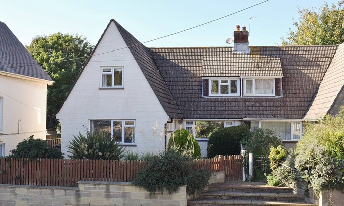 Totland Bay Cottage | 3 bedroom accommodation in Totland