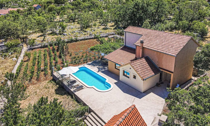 Sibenik House | 3 bedroom amazing home in Mravnica