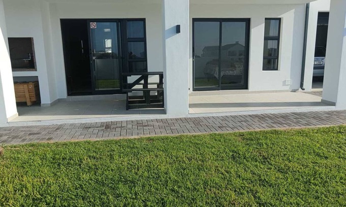 St. Helena Bay Apartment | 3-bedroom apartment in fabulous Saint Helena Bay with AC, Wi-Fi, braai etc.