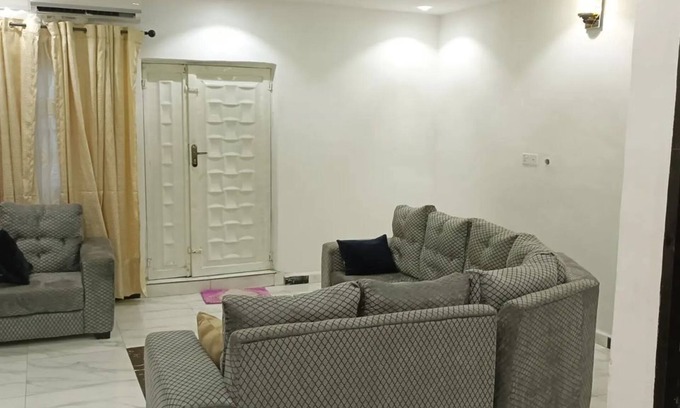 Port Harcourt Apartment | 3 bedroom apartment in a friendly neighborhood 4 mins from Yakubu Gowon stadium.