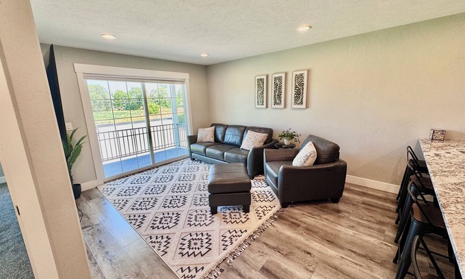 Moreland Apartment | 3-bedroom apartment/2 car garage/Blackfoot ID