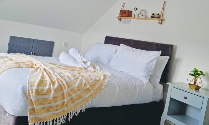Stonnall Apartment | 3 bedroom apartment near Birmingham airport
