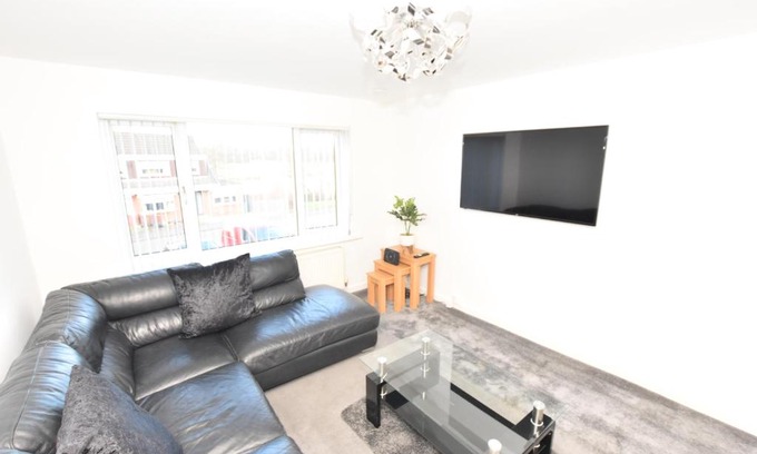Airdrie Apartment | 3 Bedroom Apartment in a Quiet Location