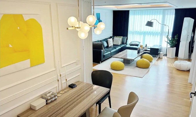 Nonhyeon-dong Apartment | 3-bedroom apartment in fabulous Seoul with AC
