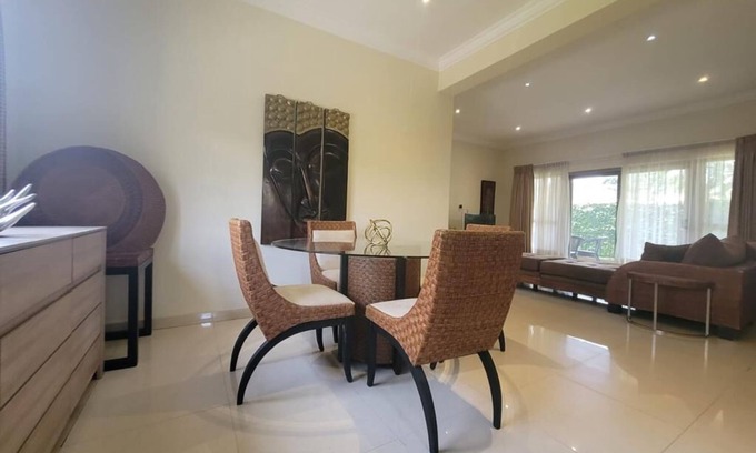 Osu Apartment | 3-bedroom apartment in Prime Accra Location with AC, WiFi, Parking and Security