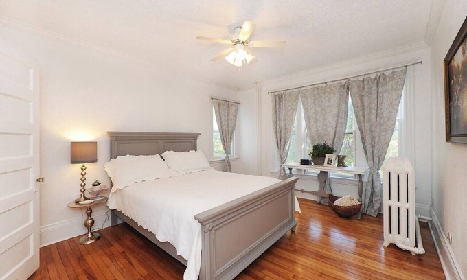 Nokomis Apartment | 3-bedroom apartment in charming Mpls-50th St lightrail, off st. parking, & WiFi