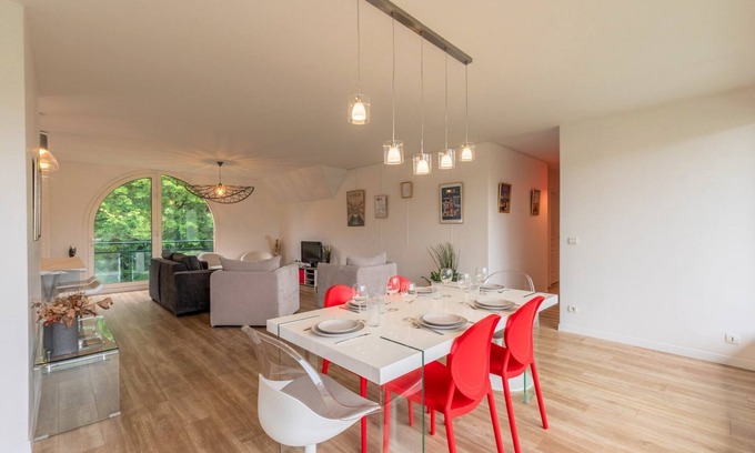 Croix Apartment | 3 bedroom apartment w/private parking and terrace
