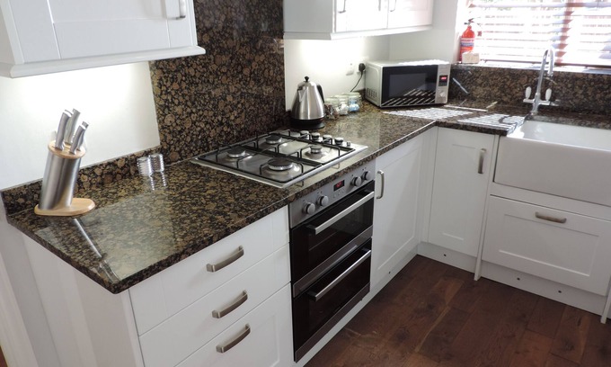 Rushmoor District House | 3 Bedroom Ash Vale Airport Accommodation