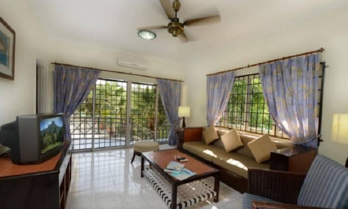 Kuala Teriang Apartment | 3 Bedroom Beachfront Apartment