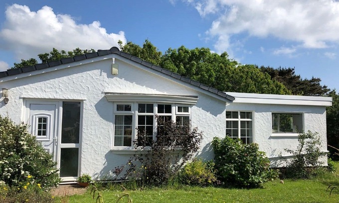 Rhosneigr House | 3 Bedroom Bungalow with large secure garden close to Sandy Beaches