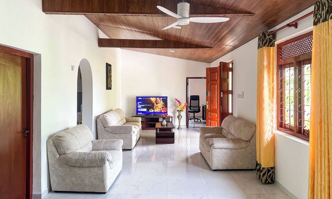 Panadura Apartment | 3-Bedroom Convenient Apartment with WiFi, AC, The Hub Residences