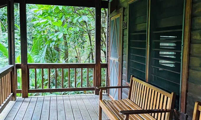 El Pino Cottage | 3-bedroom cottagen La Ceiba with AC, WiFi, Pool.