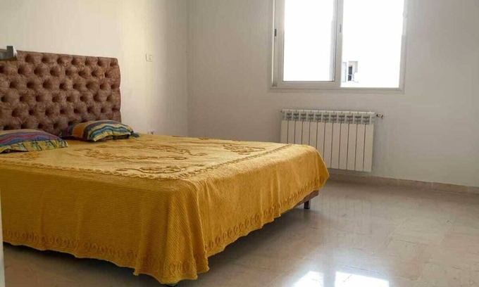 Borj Louzir Apartment | 3 Bedroom Cozy Apartment with Direct Airport View Soukra